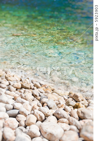Soft wave of the sea on the pabble-stone beach 5923903
