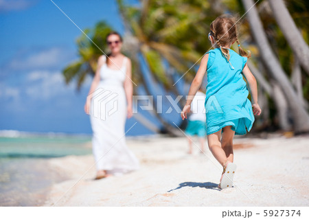 Mother and kids on a tropical vacation 5927374