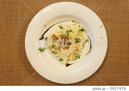 キノコとパルミジャーノ･レッジャーノのリゾット　バルサミコソースと 5927479