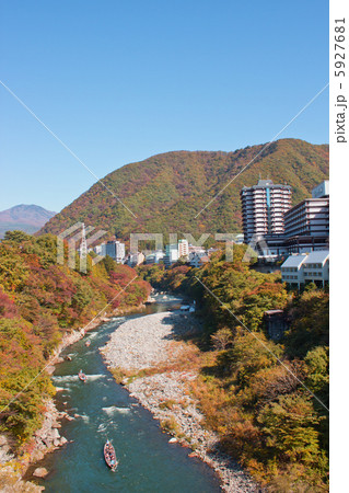 紅葉の鬼怒川温泉 5927681