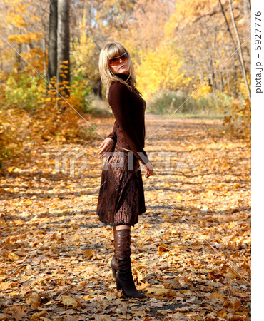 girl in autumn park girl in autumn park 5927776