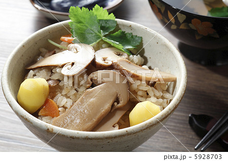 松茸ご飯のアップ 5928703