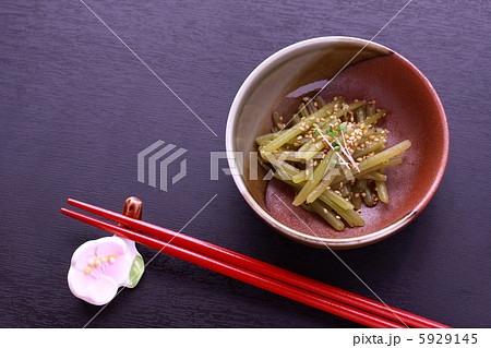 芋の蔓を使った炒め料理 5929145