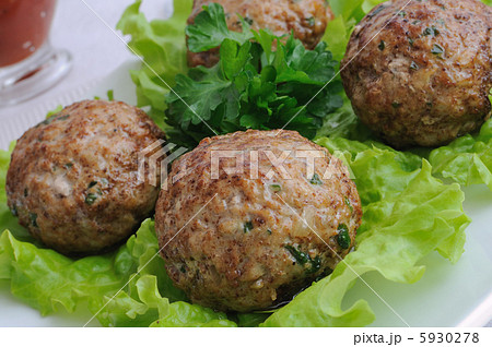 Meatballs with herbs 5930278