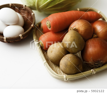笊に入った食材 5932122