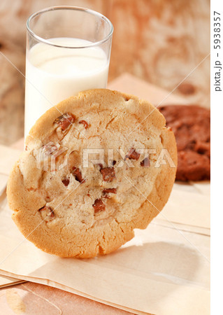 milk with cookie 5938357