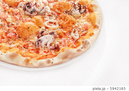 pizza with seafood 5942165