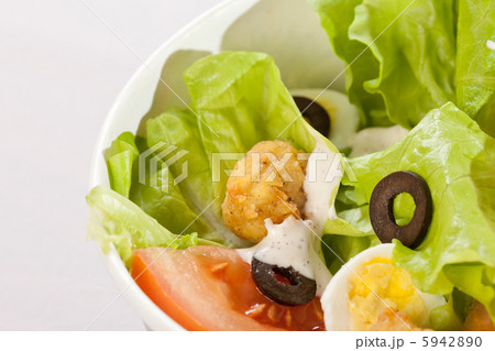 salad with tomato and eggs 5942890