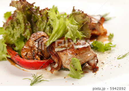 meat with vegetables 5942892