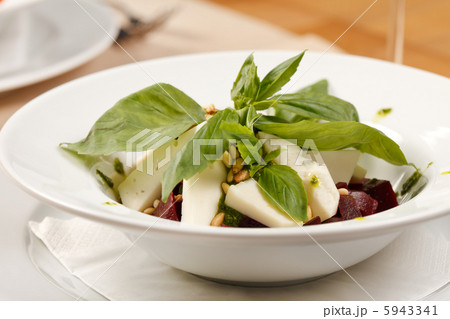 salad with beet and basil 5943341