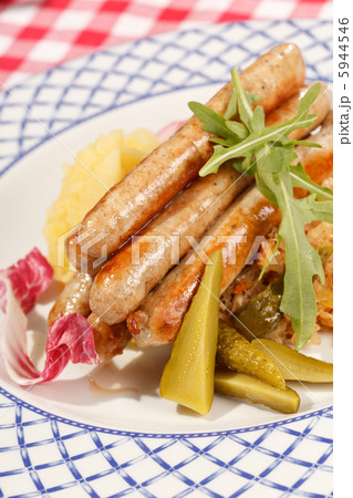 sausages with cabbage 5944546