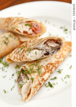 pancakes with chicken 5944645