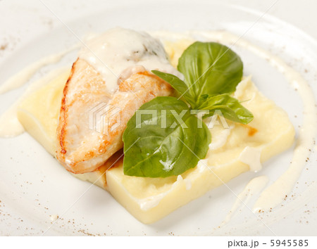 chicken fillet with potatoes 5945585
