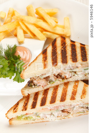 Sandwiches with French fried potatoes 5946146