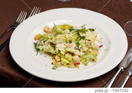 vegetable salad with croutons 5947282