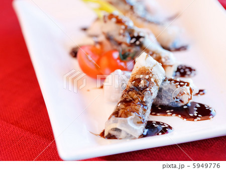 chinese rolls with salmon 5949776