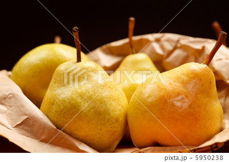fresh pears fresh pears 5950238