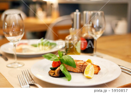 salmon steak 5950857