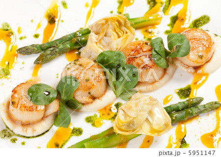 Baked scallops with asparagus Baked scallops with asparagus 5951147