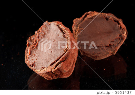 chocolate truffle 5951437