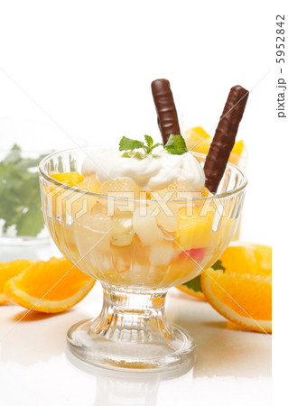 Fresh fruits salad with mint 5952842