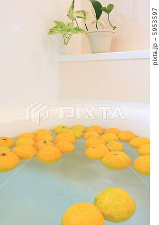 今夜は柚子風呂です。 5953597