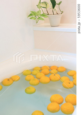 今夜は柚子風呂です。 5953600