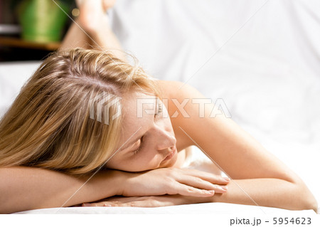 Beautyful woman in spa Beautyful woman in spa 5954623