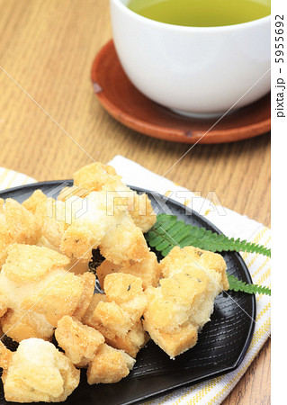 かき餅と緑茶 5955692