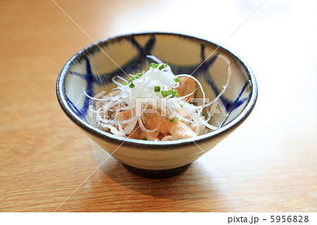 料理屋のお通しの小鉢 5956828