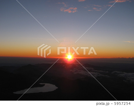富士山頂ご来光 富士山頂ご来光 5957254