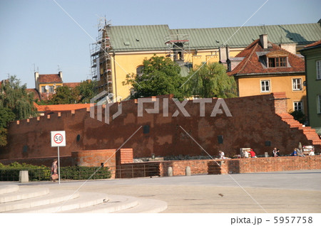 ポーランドはワルシャワの旧市街バルバカン 5957758