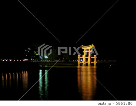 厳島神社の大鳥居(広島県廿日市市) 厳島神社の大鳥居(広島県廿日市市) 5961580