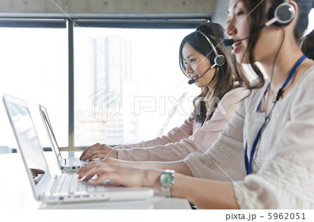 ２人のテレフォンオペレーター 5962051