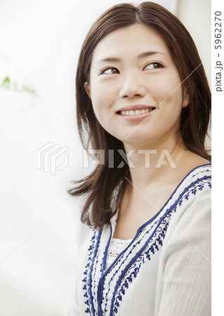 若い女性のポートレート 5962270