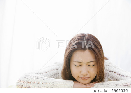 若い女性のポートレート 5962336