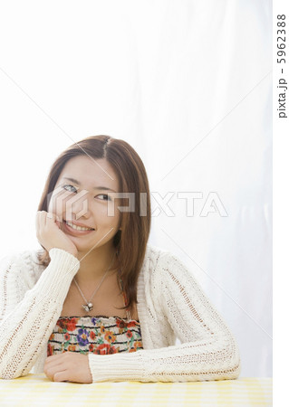 若い女性のポートレート 5962388