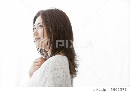 若い女性のポートレート 若い女性のポートレート 5962571