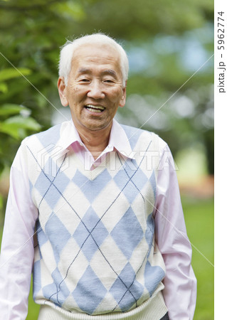 笑顔のシニア男性のポートレート 5962774
