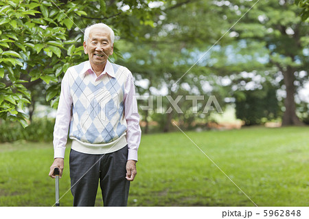 笑顔のシニア男性のポートレート 笑顔のシニア男性のポートレート 5962848