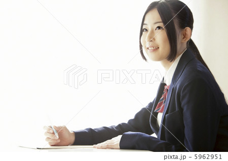 勉強している女子高校生 5962951