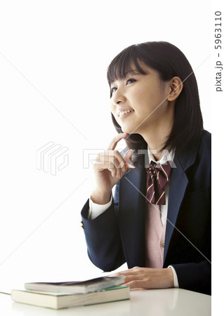 勉強している女子高校生 5963110
