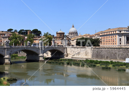 Ponte Vecchio in florence on Arno river. Italy. Ponte Vecchio in florence on Arno river. Italy. 5964445
