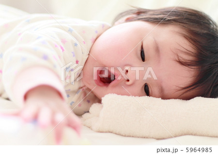 ５か月の赤ちゃん 5964985