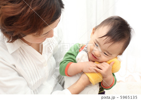 赤ちゃんとお母さん 赤ちゃんとお母さん 5965135