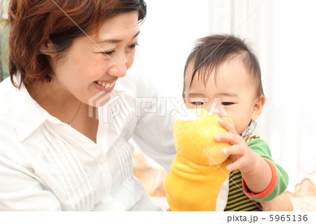 赤ちゃんとお母さん 赤ちゃんとお母さん 5965136