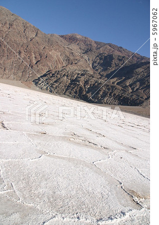 デスバレー国立デスバレー国立公園のバッドウォーター（塩湖）公園のバッドウォーター（塩湖） 5967062