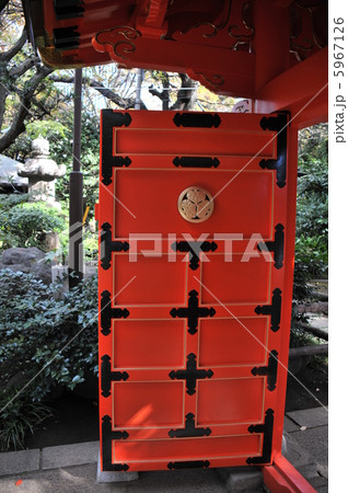 愛宕神社 丹塗りの門 愛宕神社 丹塗りの門 5967126
