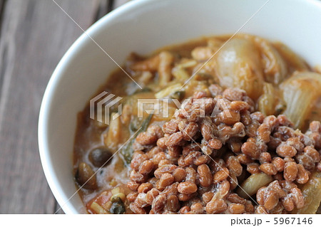 野菜たっぷりおうちカレーの納豆トッピング 5967146