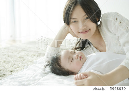 母親と赤ちゃんのポートレート 5968030